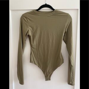 Skims Fits Everybody Long Sleeve Bodysuit M khaki